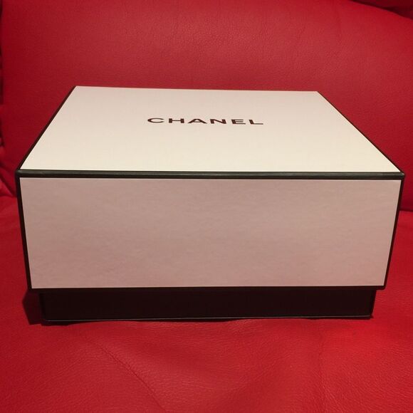Chanel box - Picture 3 of 8